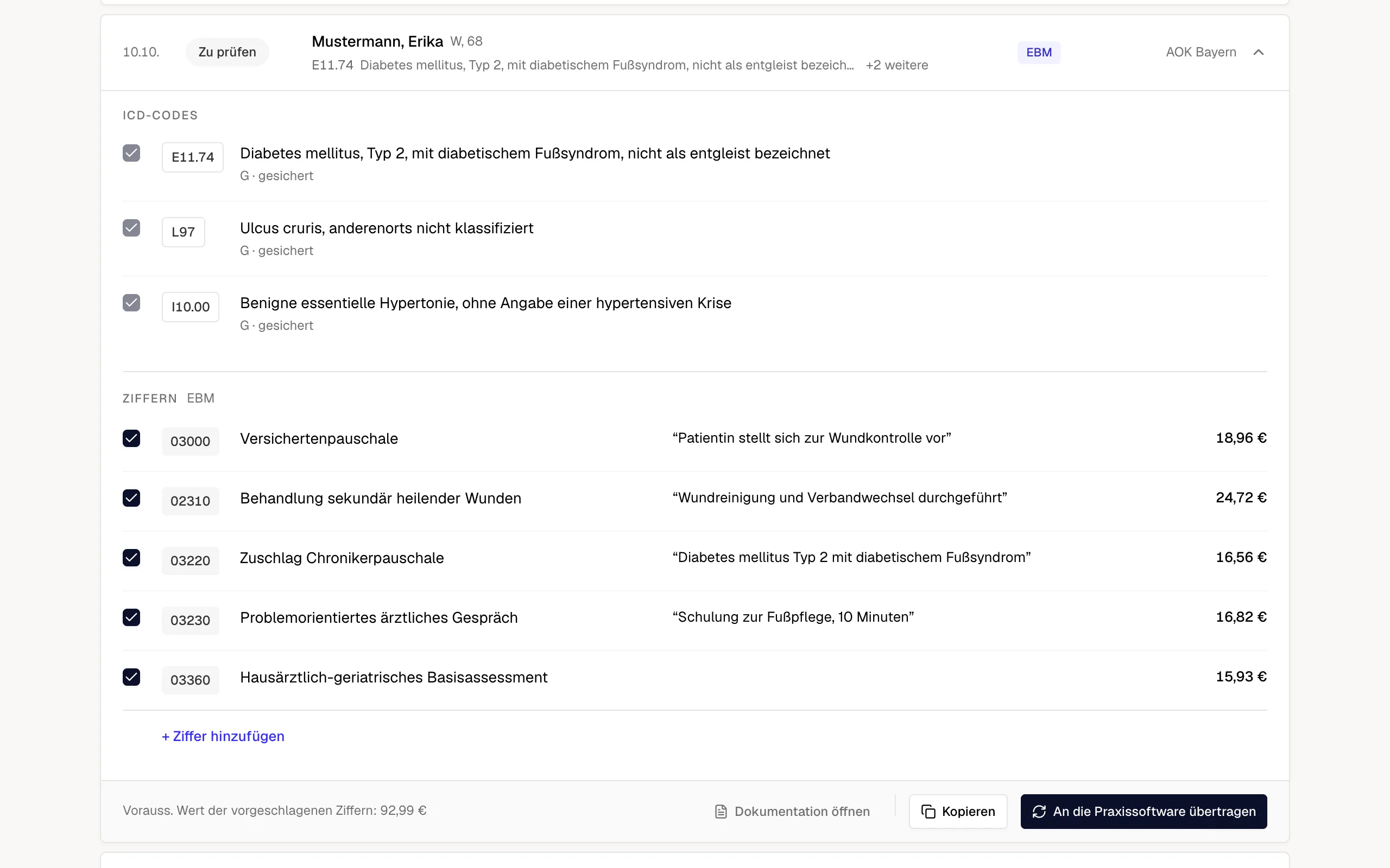 meda Abrechnung: der Fall einer Demo-Patientin mit den vorgeschlagenen EBM-Ziffern, jede mit ihrer Belegstelle aus der Dokumentation, und der Schaltfläche „An die Praxissoftware übertragen“