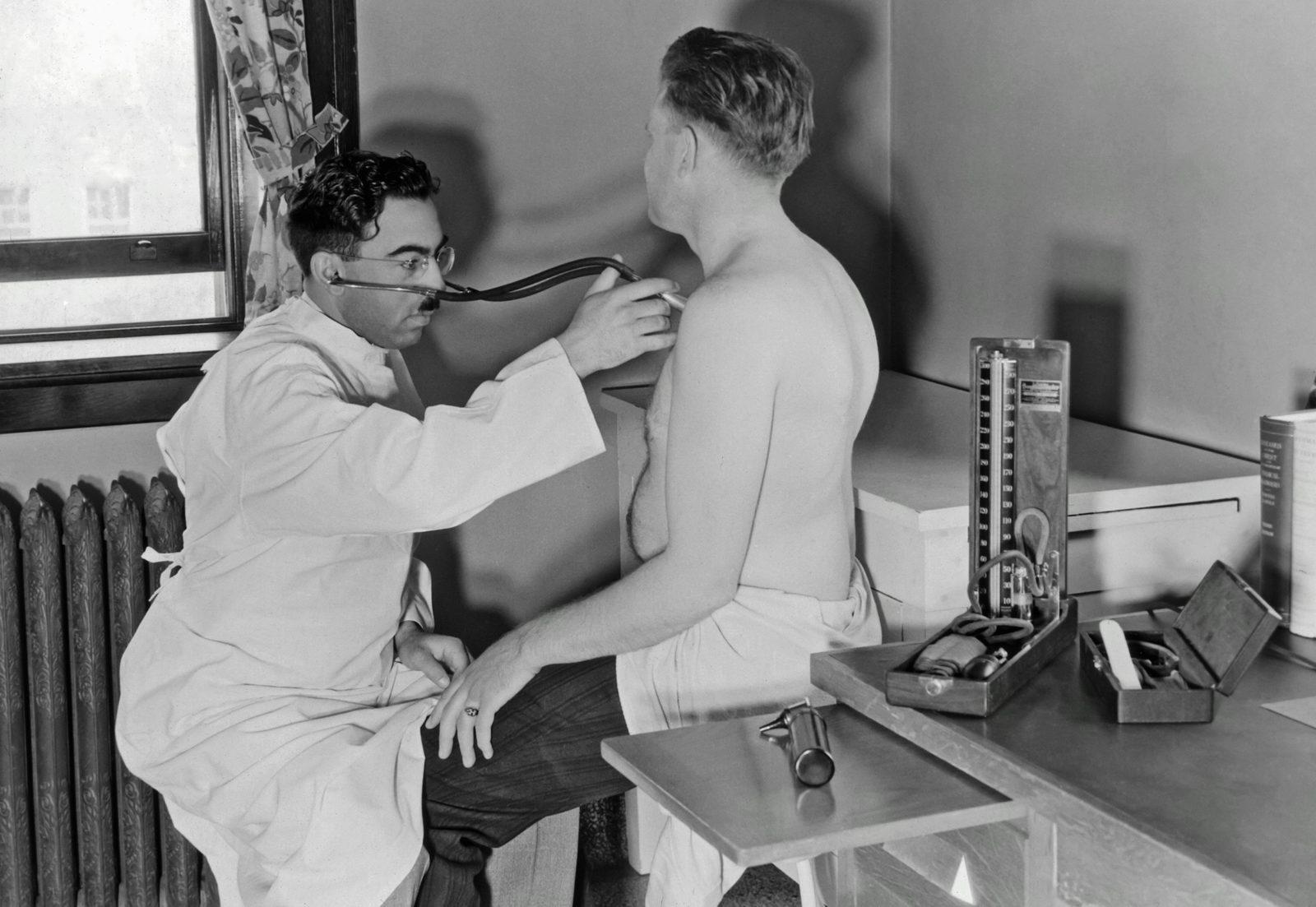 A doctor listening to a patient’s chest, archive photo